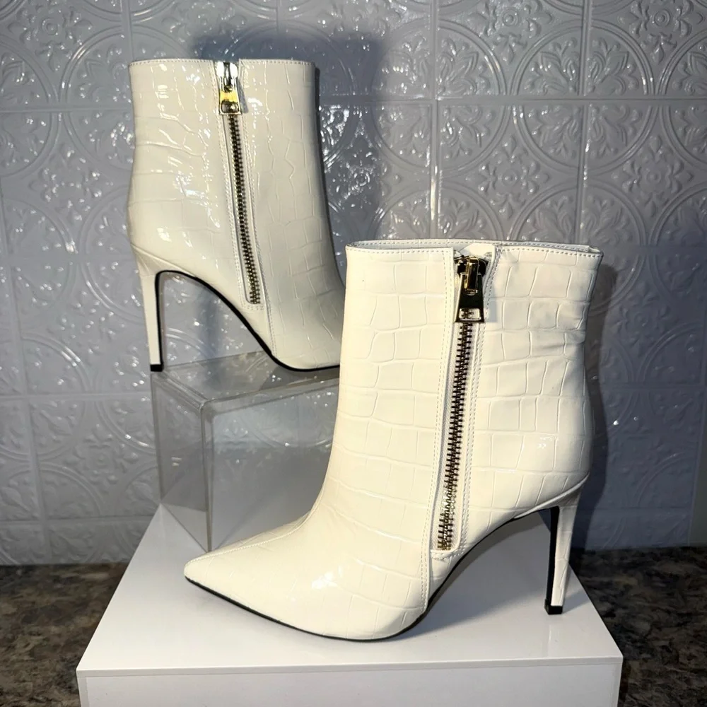 NWT I.N.C. International Concepts Women's Sarishaa Zip Booties